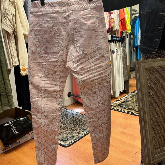 Bevy Flog Metallic Shely Pink Python - Picture 2 of 4